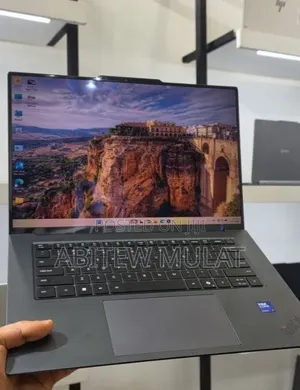 New Lenovo Yoga Pro 9i Aura Edition 32GB Intel Core Ultra 7 SSD 1T
