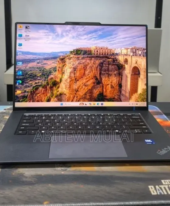 New Lenovo Yoga Pro 9i Aura Edition 32GB Intel Core Ultra 7 SSD 1T