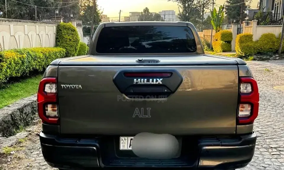 Toyota Hilux 2021 Brown