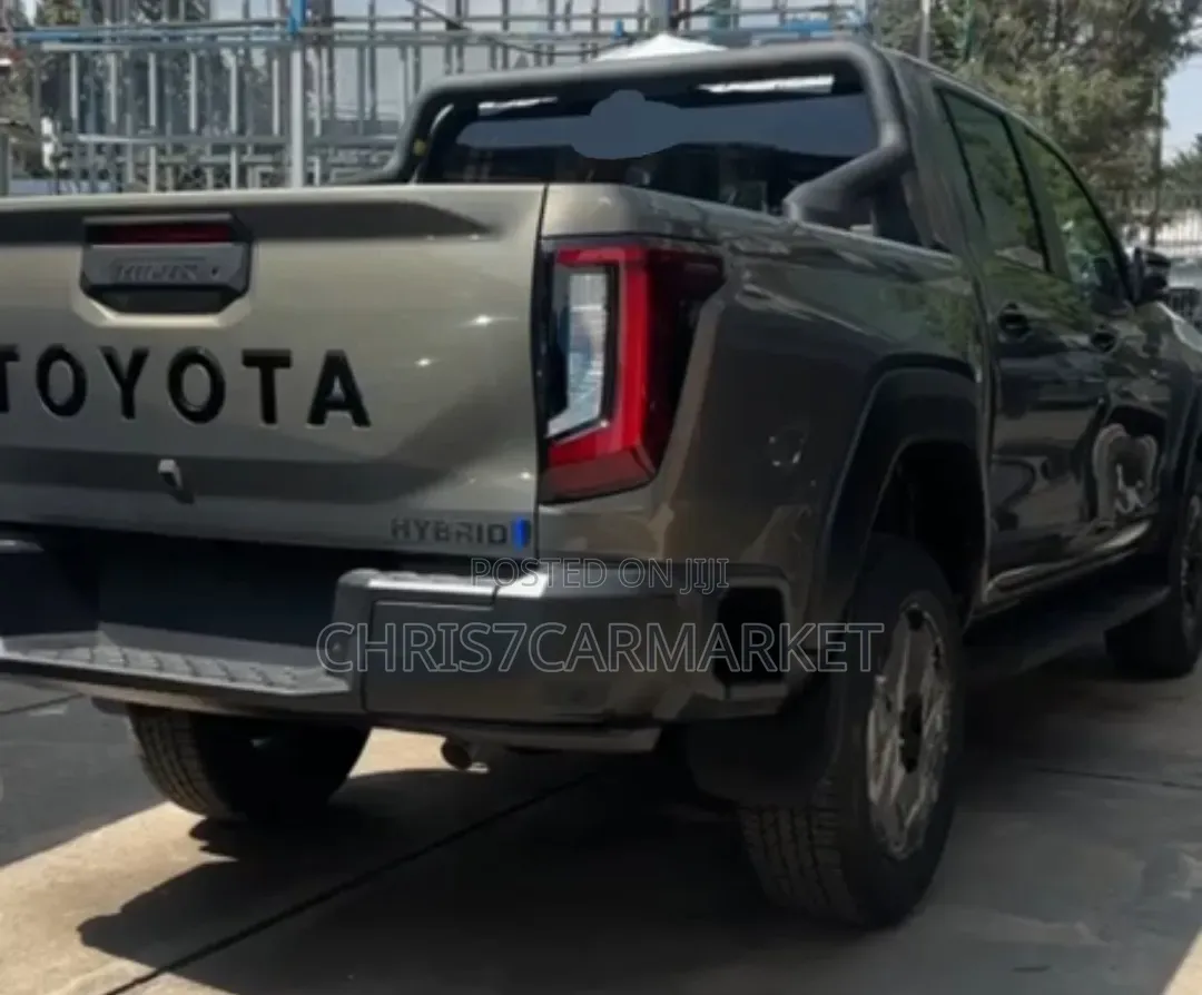 New Toyota Hilux Invincible (Hybrid) 2026 Gray