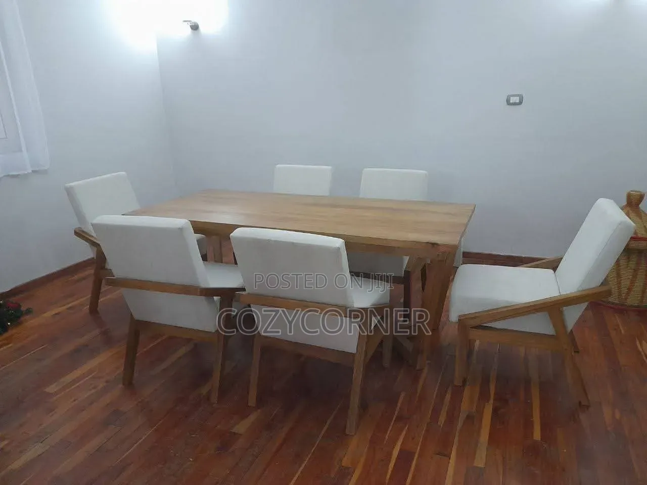 Luxury 6 Seaters Dining Table Made of Super Quality Wood. የዋንዛ ዳይኒንግ