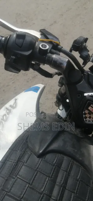 TVS Apache 180 RTR 2017 White