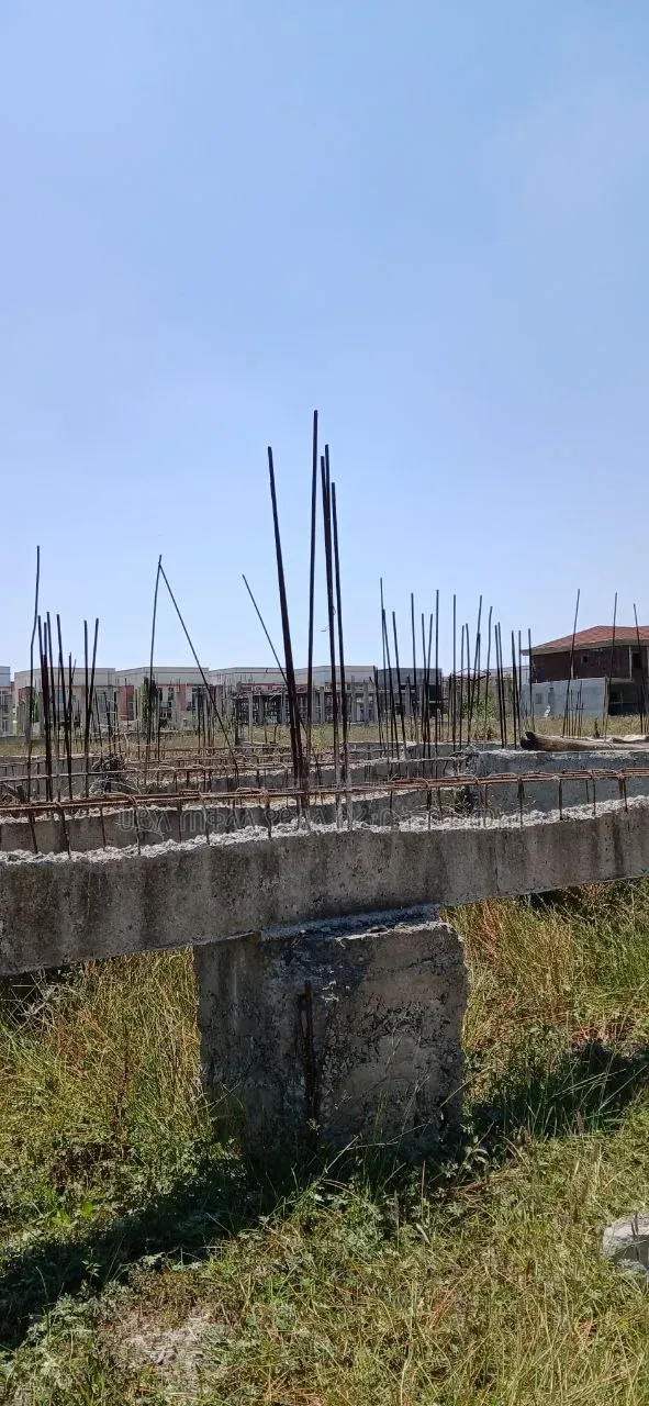 1000 ካሬ.ሜትር ለጅ+1 መሠረት የወጣለት ለገጣፎ ስስድ ሪልስተት ግብ ኮምፋውንድ ውስጥ