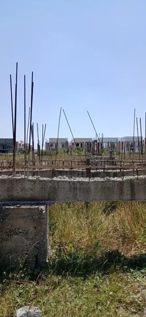 1000 ካሬ.ሜትር ለጅ+1 መሠረት የወጣለት ለገጣፎ ስስድ ሪልስተት ግብ ኮምፋውንድ ውስጥ