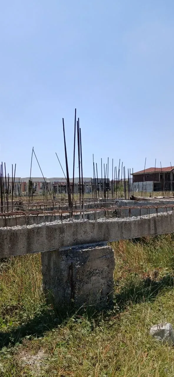 1000 ካሬ.ሜትር ለጅ+1 መሠረት የወጣለት ለገጣፎ ስስድ ሪልስተት ግብ ኮምፋውንድ ውስጥ