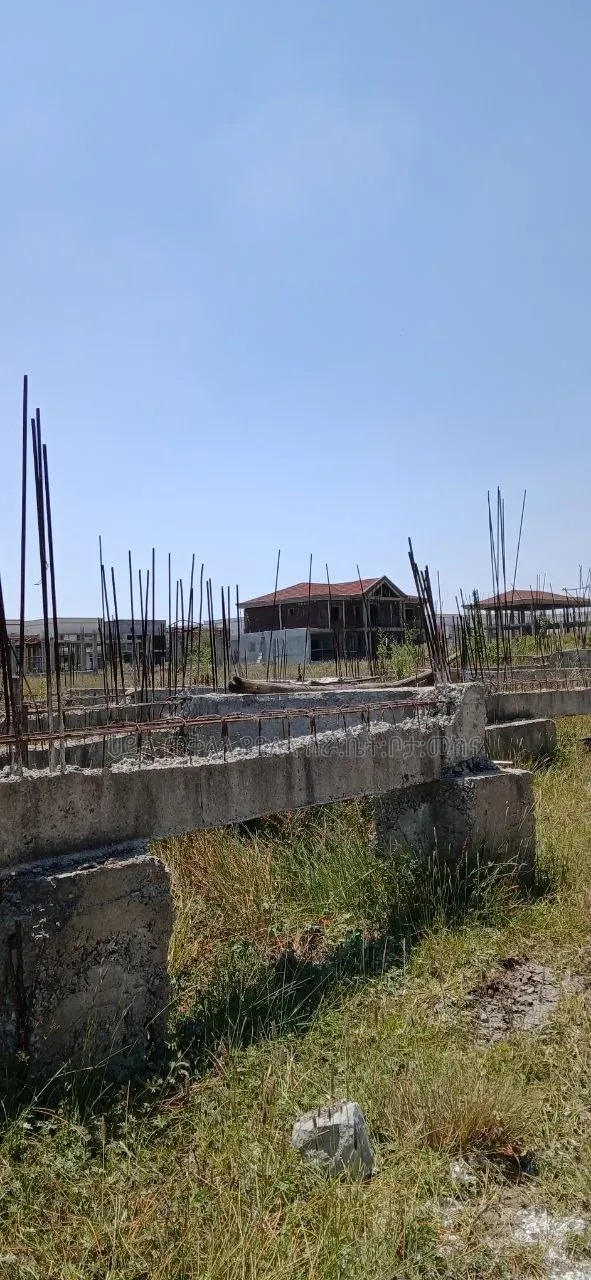 1000 ካሬ.ሜትር ለጅ+1 መሠረት የወጣለት ለገጣፎ ስስድ ሪልስተት ግብ ኮምፋውንድ ውስጥ