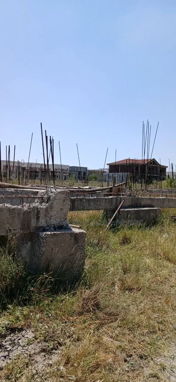 1000 ካሬ.ሜትር ለጅ+1 መሠረት የወጣለት ለገጣፎ ስስድ ሪልስተት ግብ ኮምፋውንድ ውስጥ