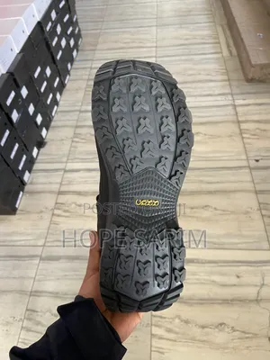  አዲስ የመጣ: EDCO ሙሉ በሙሉ ውሃ የማያስገባ ጫማ (Made in Vietnam)