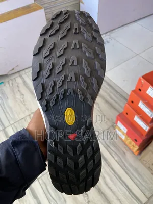 Salomon-Style Sport Trail Sneakers