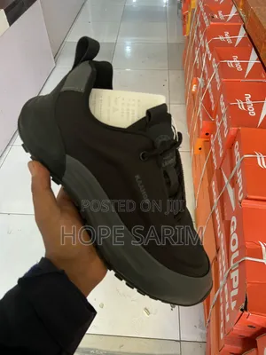 KAAHOO Premium Black Sneakers – Ultra-Comfortable!