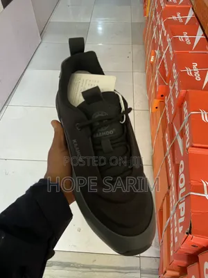 KAAHOO Premium Black Sneakers – Ultra-Comfortable!