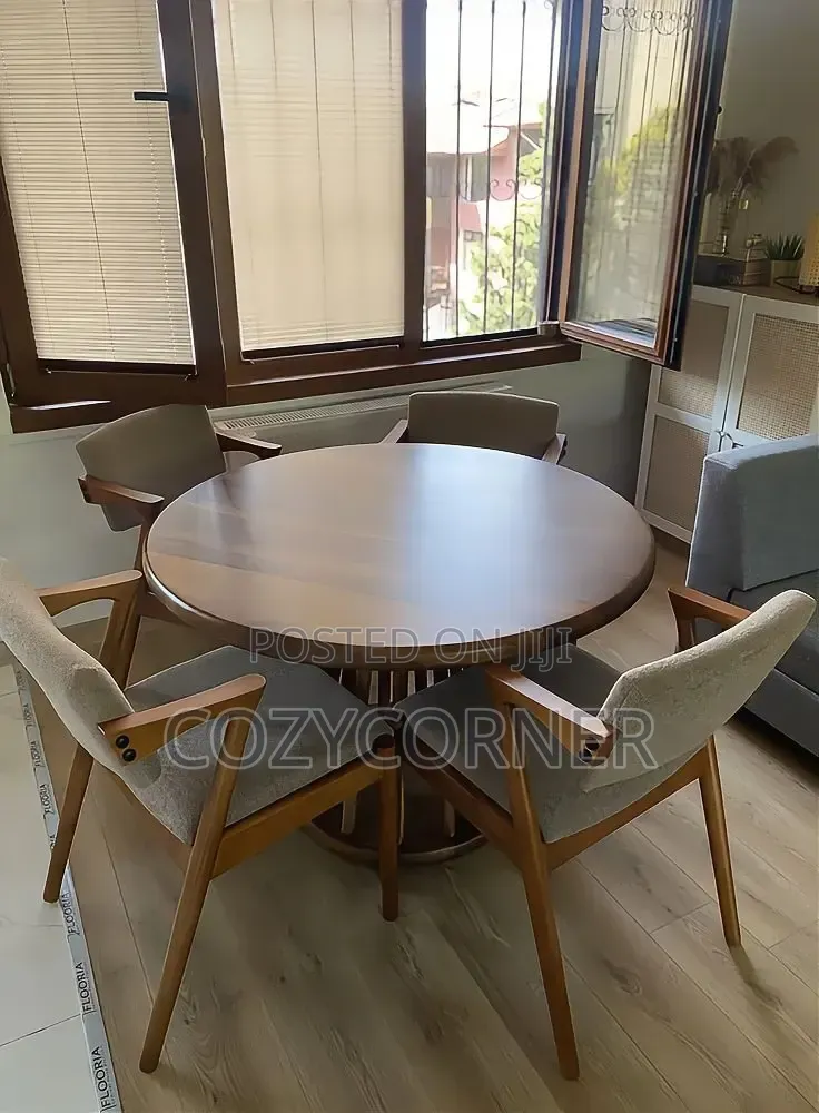 Salient 4 Seaters Dining Table Designed for Space. የመመገቢያ ጠረጴዛ