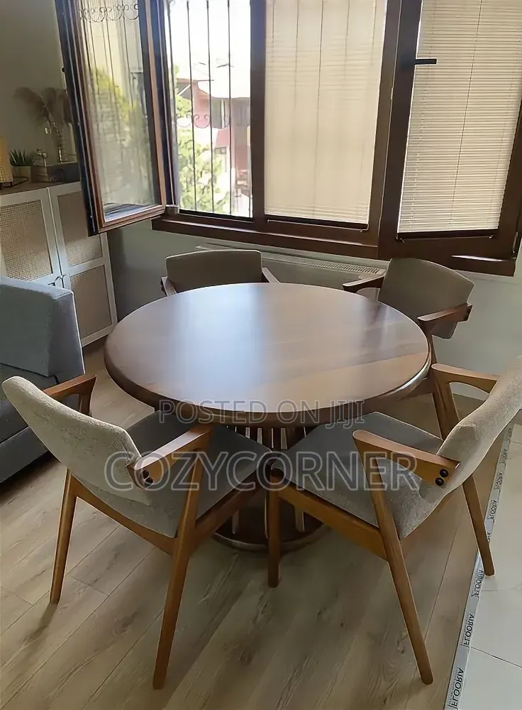 Salient 4 Seaters Dining Table Designed for Space. የመመገቢያ ጠረጴዛ