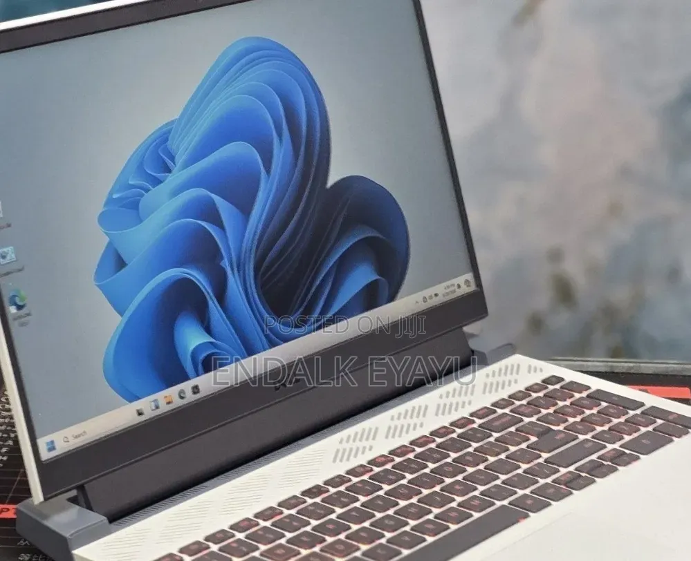 New Laptop Dell 16GB AMD Ryzen 7 SSD 512GB