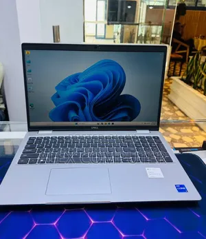 New Laptop Dell Precision 3581 16GB Intel Core i7 SSD 1T