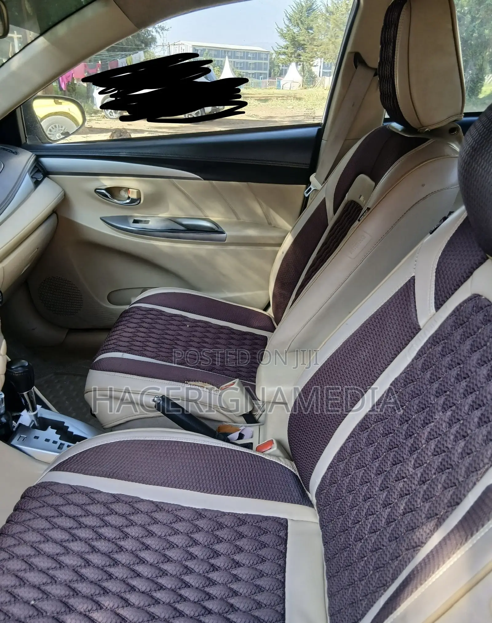 Toyota Yaris 2013 Beige