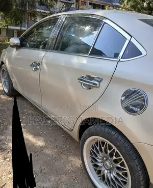 Toyota Yaris 2013 Beige