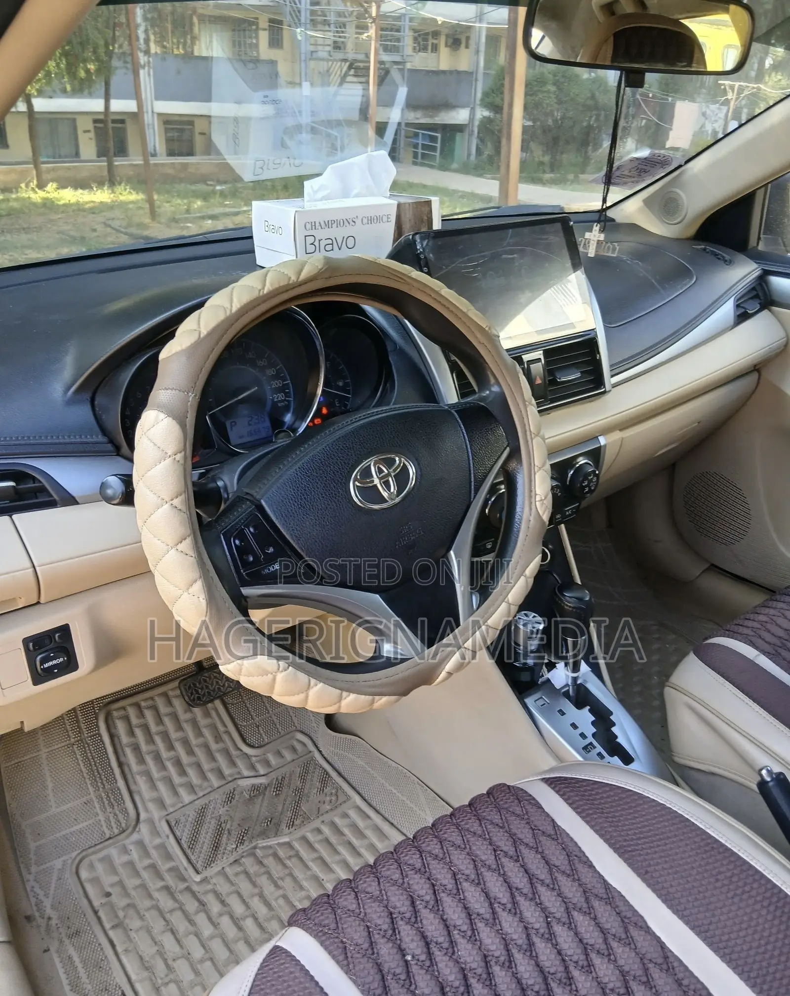 Toyota Yaris 2013 Beige
