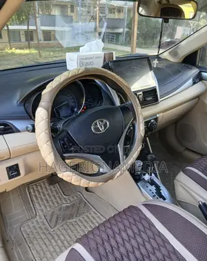 Toyota Yaris 2013 Beige