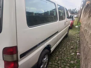 Toyota HiAce 2010 White