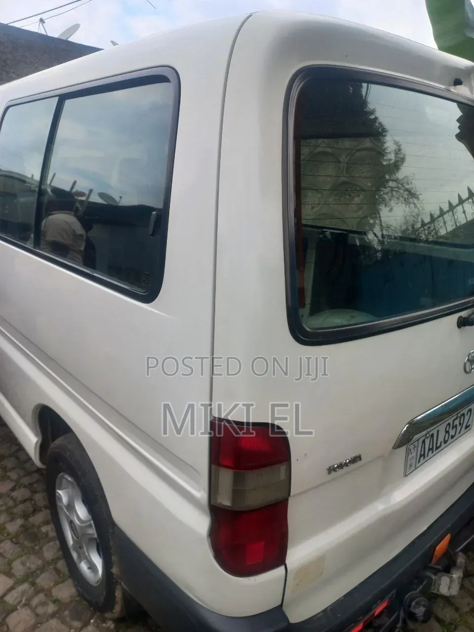 Toyota HiAce 2010 White