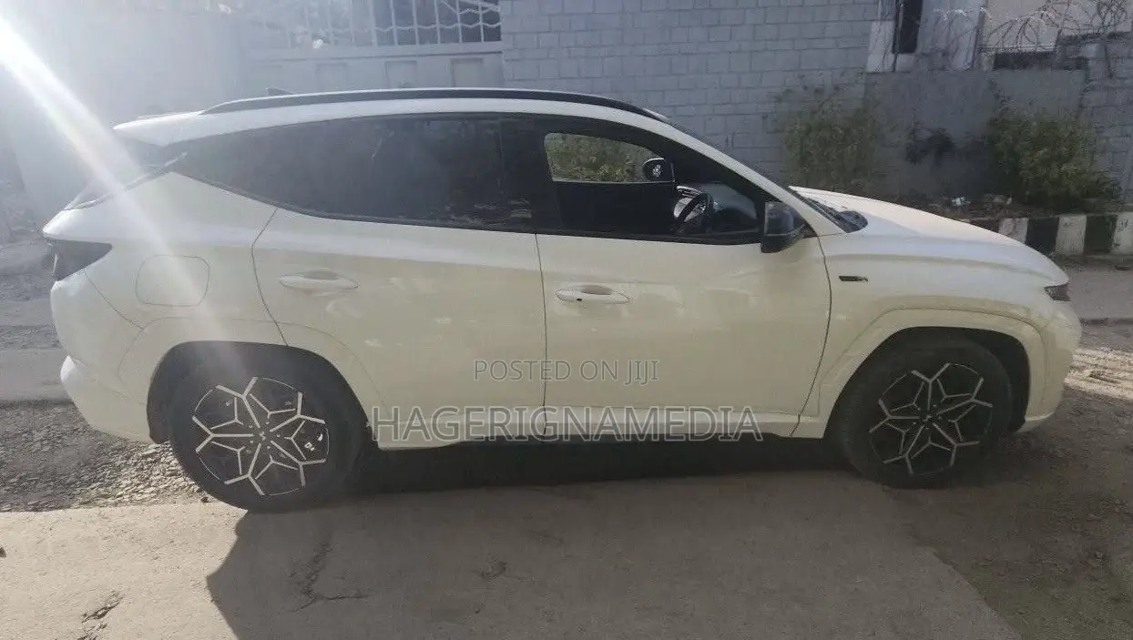 Hyundai Tucson 2022 White