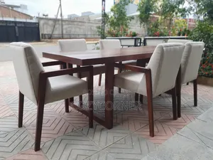 Classy 6 Seater Dining Table With Unbelievable Price. የምግብ ጠረጴዛ