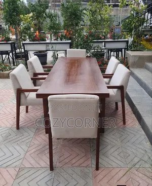 Classy 6 Seater Dining Table With Unbelievable Price. የምግብ ጠረጴዛ
