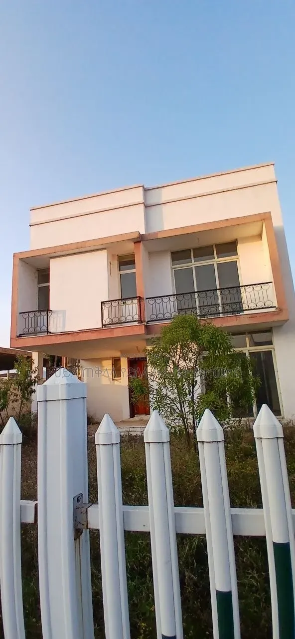 Furnished 6bdrm House in Ccd Realstate Inside, Oromia-Finfinne for sale