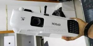 Brand New EPSON Projector With Bag