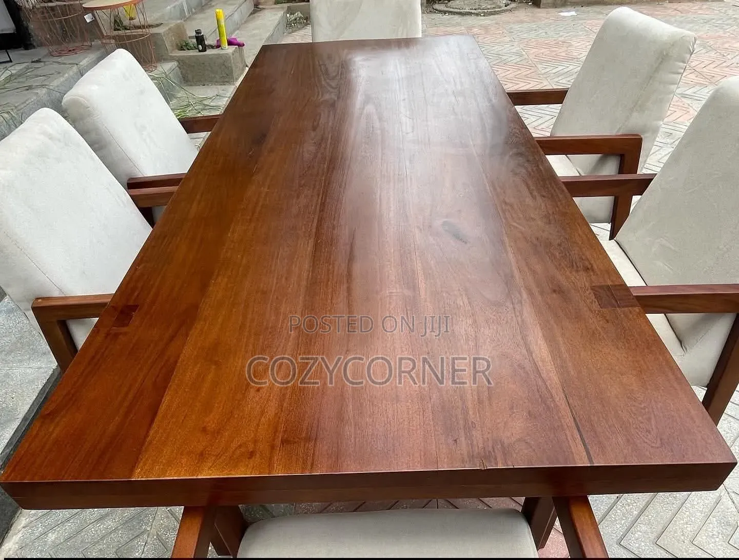 Classy 6 Seater Dining Table With Unbelievable Price. የምግብ ጠረጴዛ