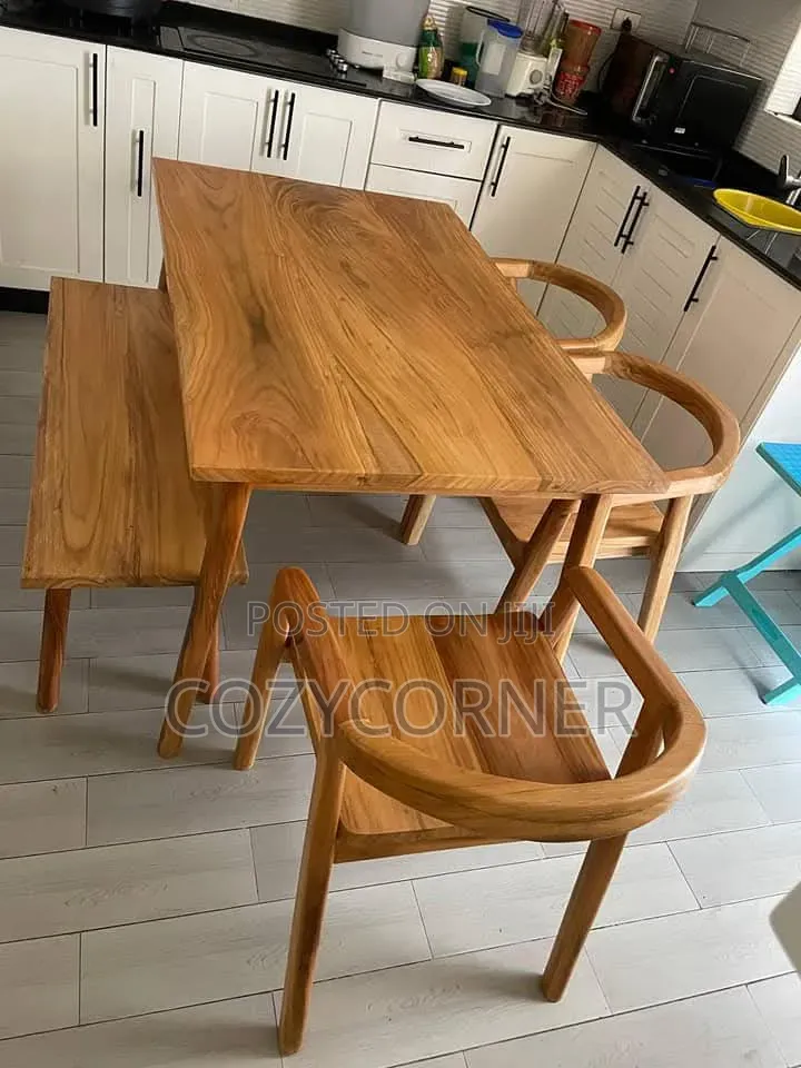 Elegant 5 Seaters Solid Wood Dining Table. የምግብ ጠረጴዛ በዋንዛ የሚሰራ
