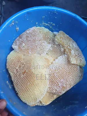 ንፁህ የተፈጥሮ ማር