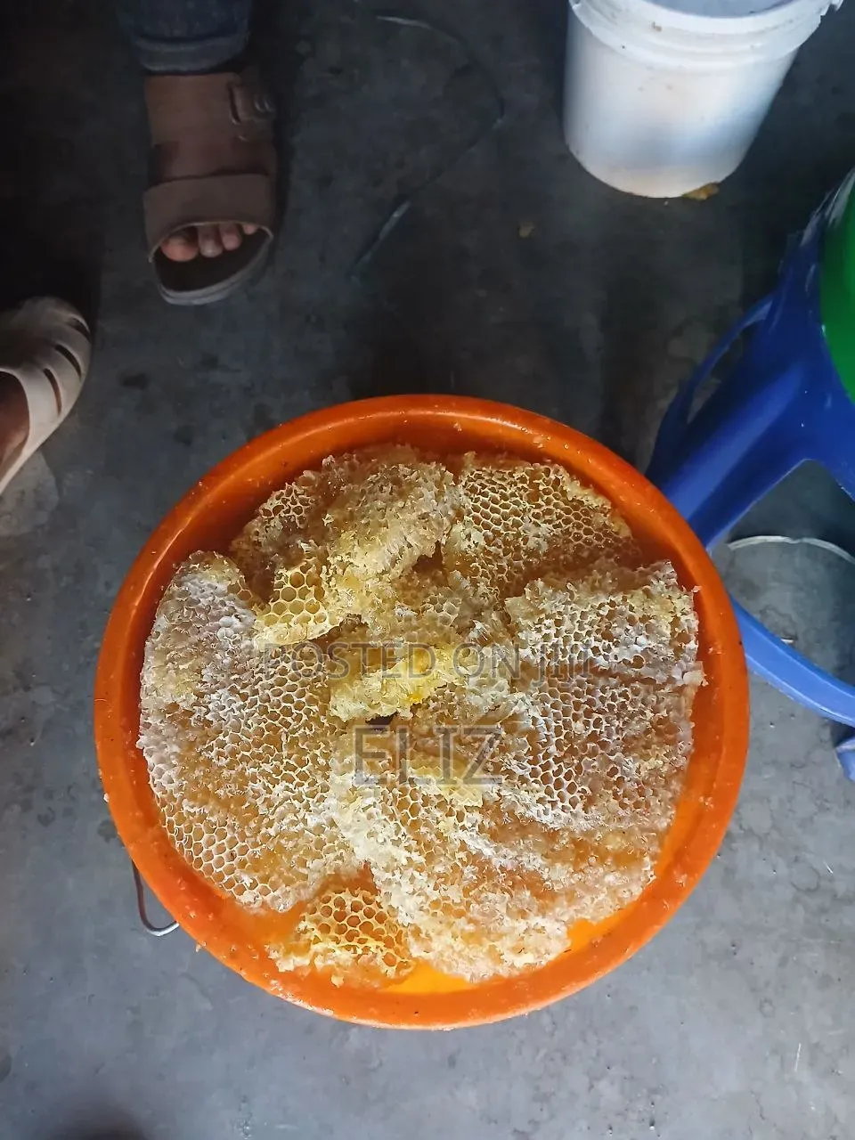ንፁህ የተፈጥሮ ማር