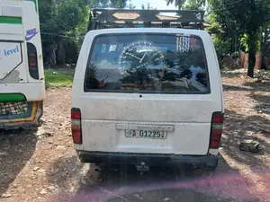 Toyota HiAce 1986 White