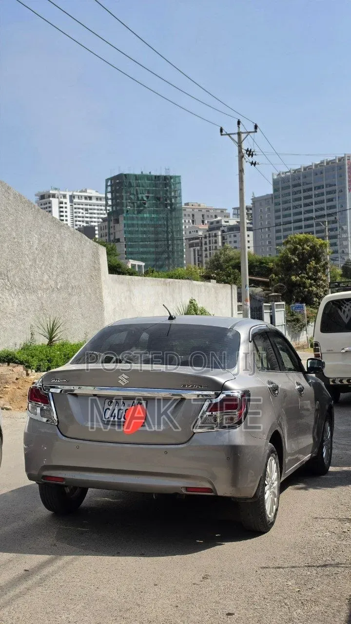 Suzuki Dzire 2022 Silver