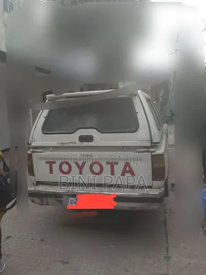 Toyota Hilux 1991 White