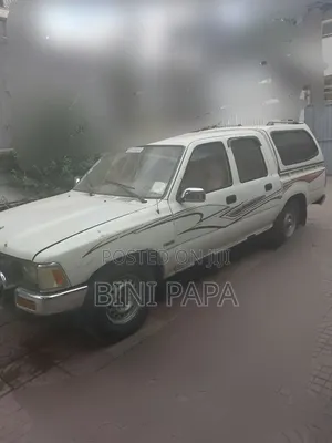 Toyota Hilux 1991 White