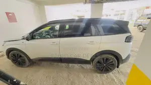 Peugeot 5008 2022 White
