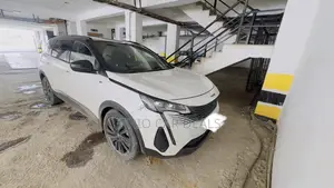 Peugeot 5008 2022 White