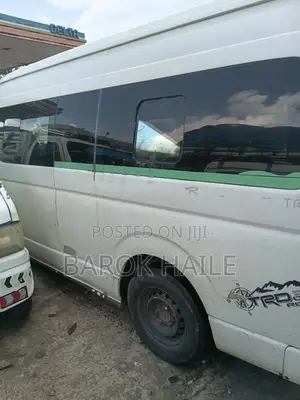 Toyota Grand HiAce 2001 White