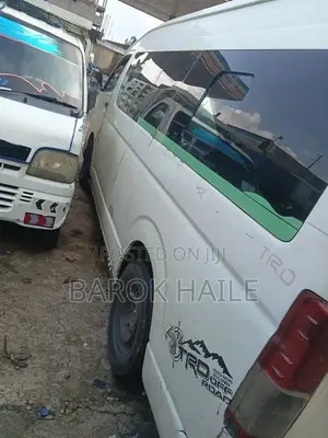 Toyota Grand HiAce 2001 White