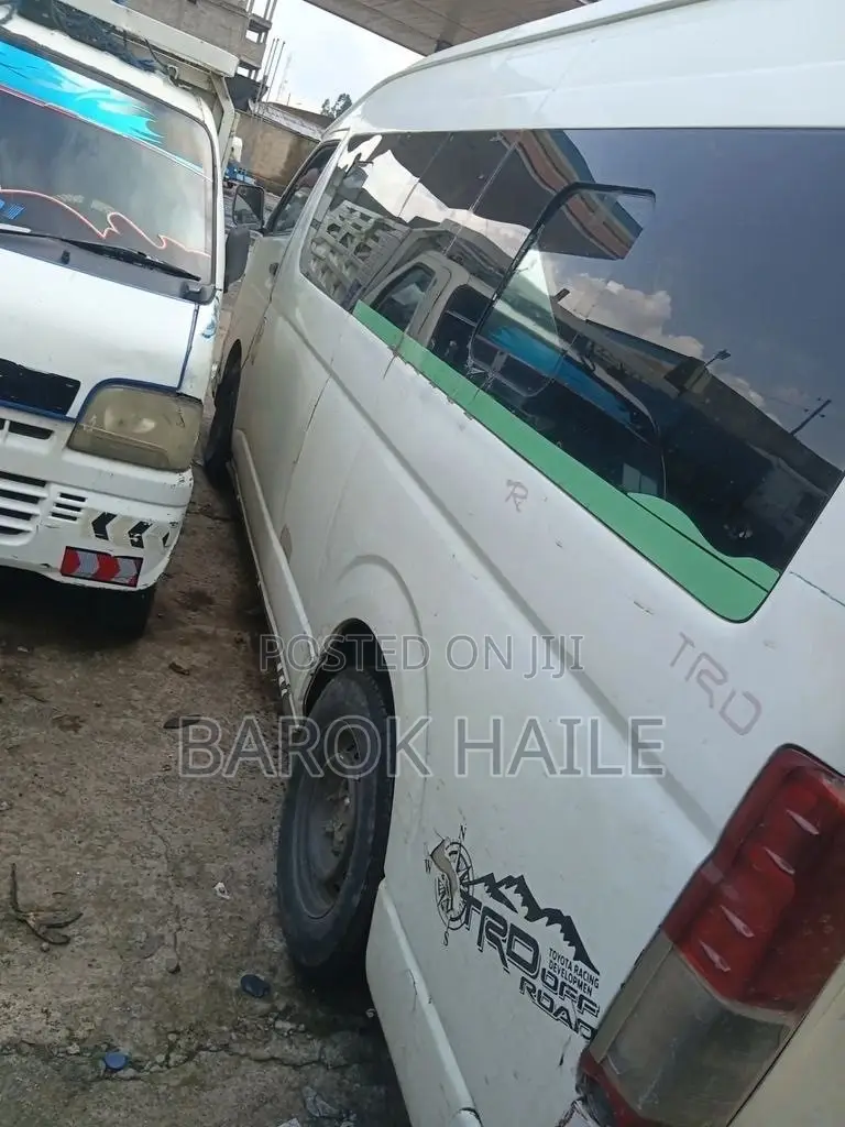 Toyota Grand HiAce 2001 White
