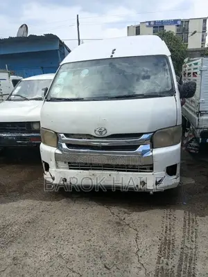 Toyota Grand HiAce 2001 White