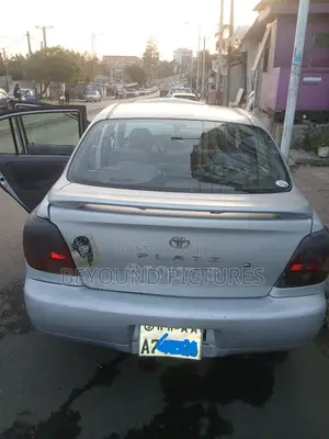 Toyota Platz 2001 Silver