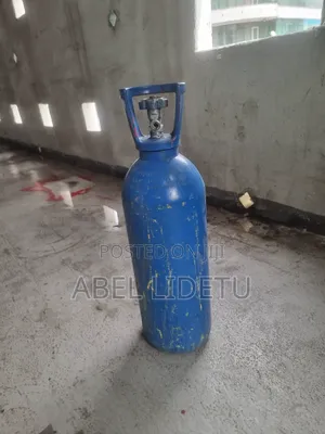 Oxygen First Aid Sets, in Small Portable High Pressure Cylinders