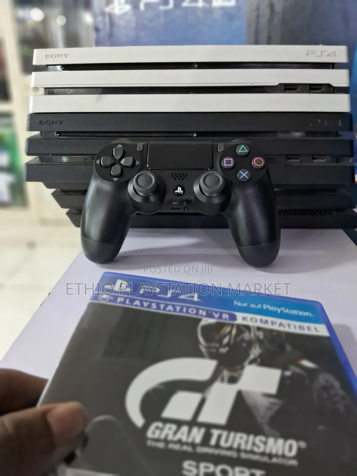 PlayStation 4 Pro With 2 Joystick