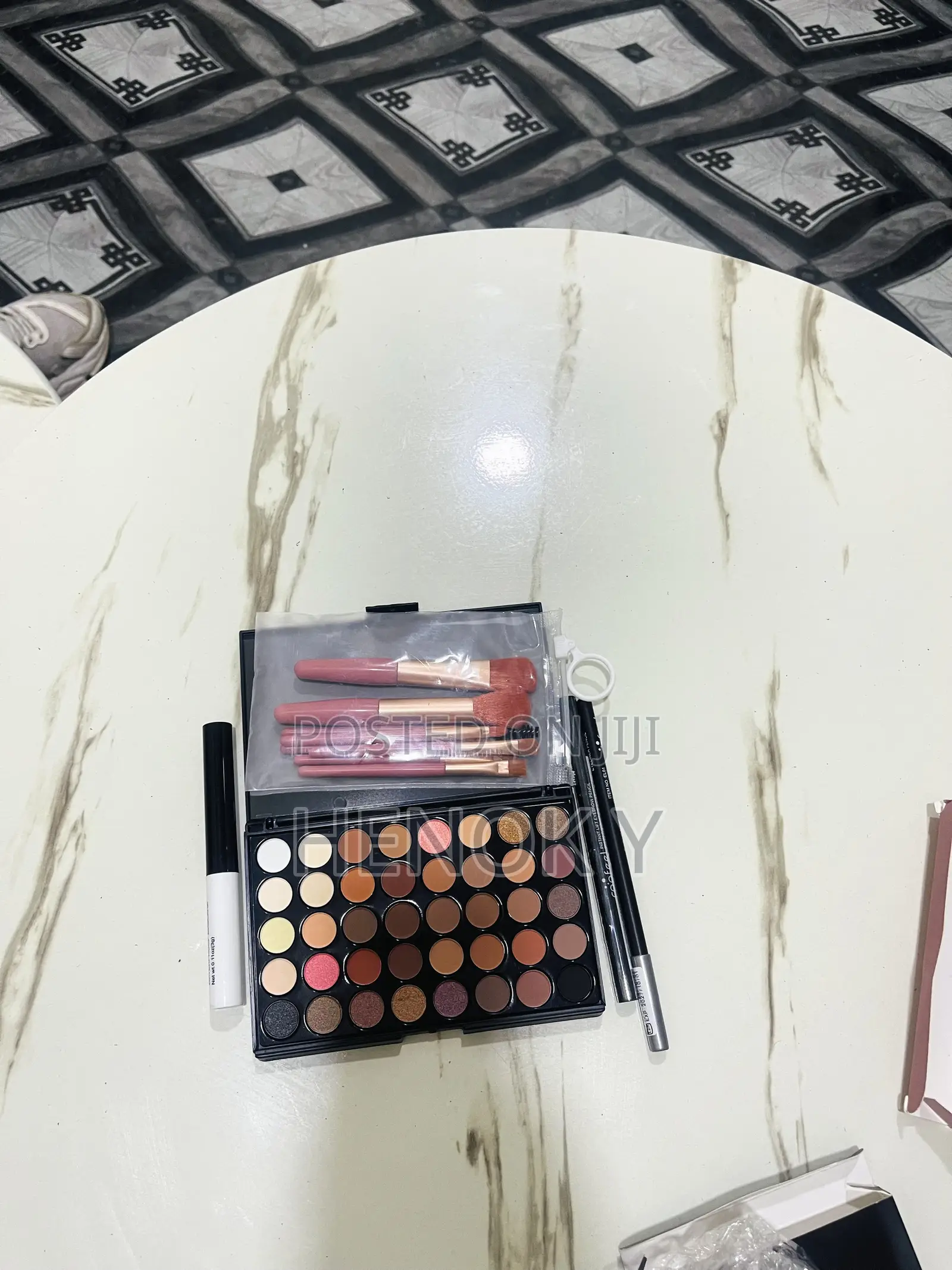 Women Make Up