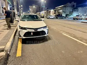 Toyota Corolla 2022 White