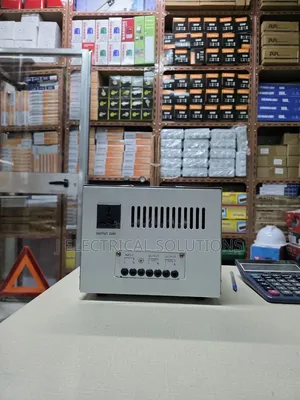 Heavy-Duty Voltage Regulator / Transformer With 110V & 220V Output